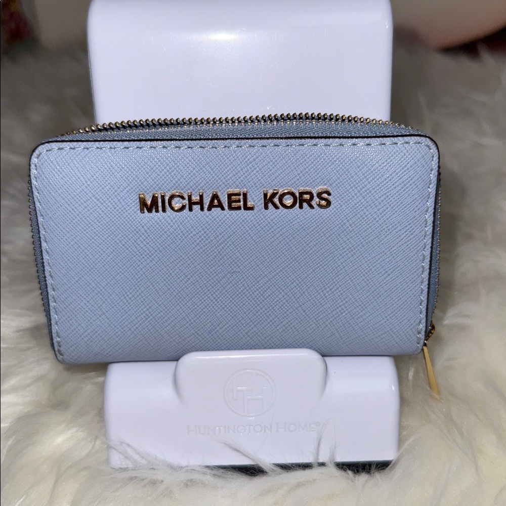 Michael Kors Sky Blue Zip Wallet with 4 compartments/division for cards